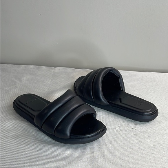 Marc Fisher Yessy Padded Black Leather Slide Sandals Size 7 - Picture 11 of 11